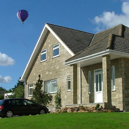 كورشام Mead Lodge B&B المظهر الخارجي الصورة