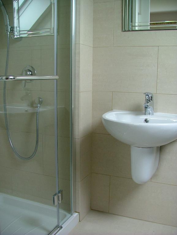 كورشام Mead Lodge B&B الغرفة الصورة